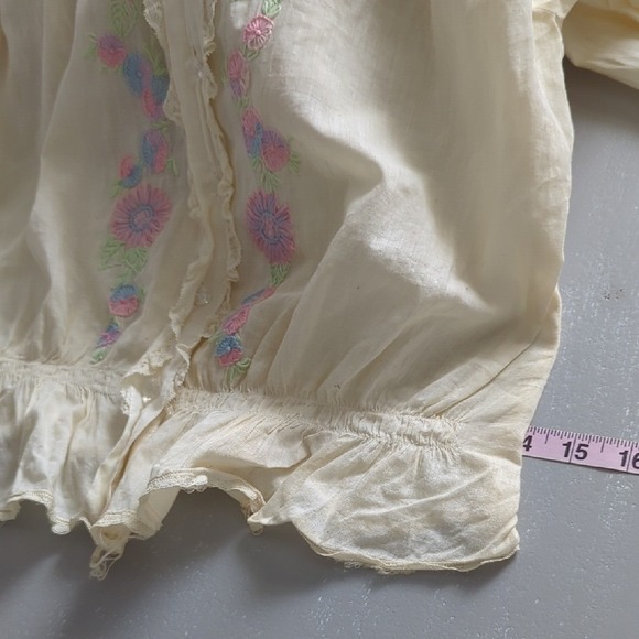Vintage Blouse Top Embroidered Floral Button Up size Medium - Picture 8 of 9